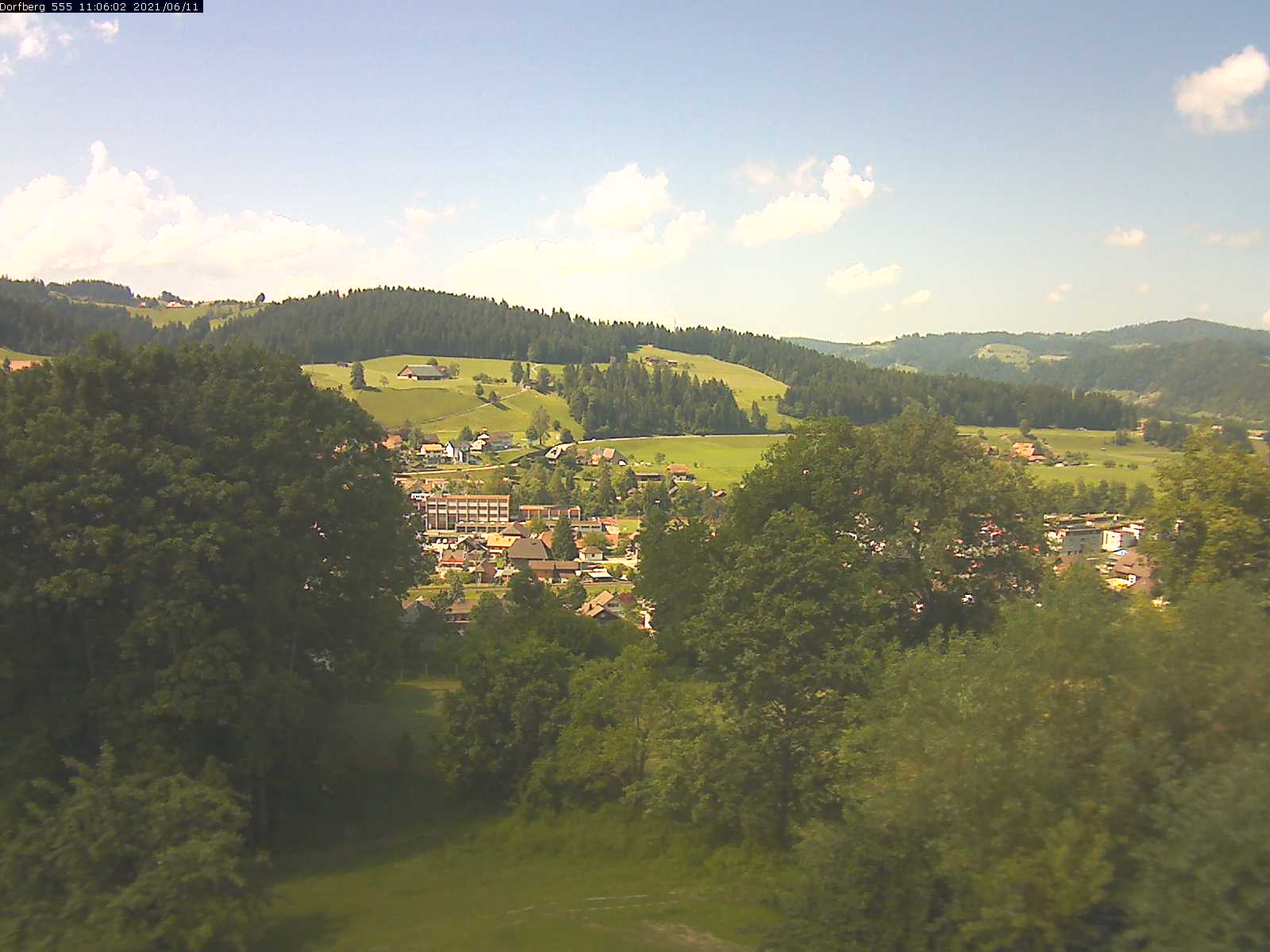 Webcam-Bild: Aussicht vom Dorfberg in Langnau 20210611-110601