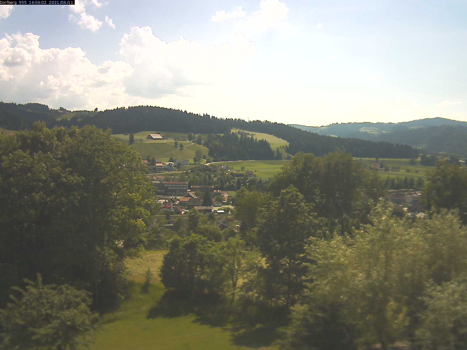 Webcam-Bild: Aussicht vom Dorfberg in Langnau 20210611-160601