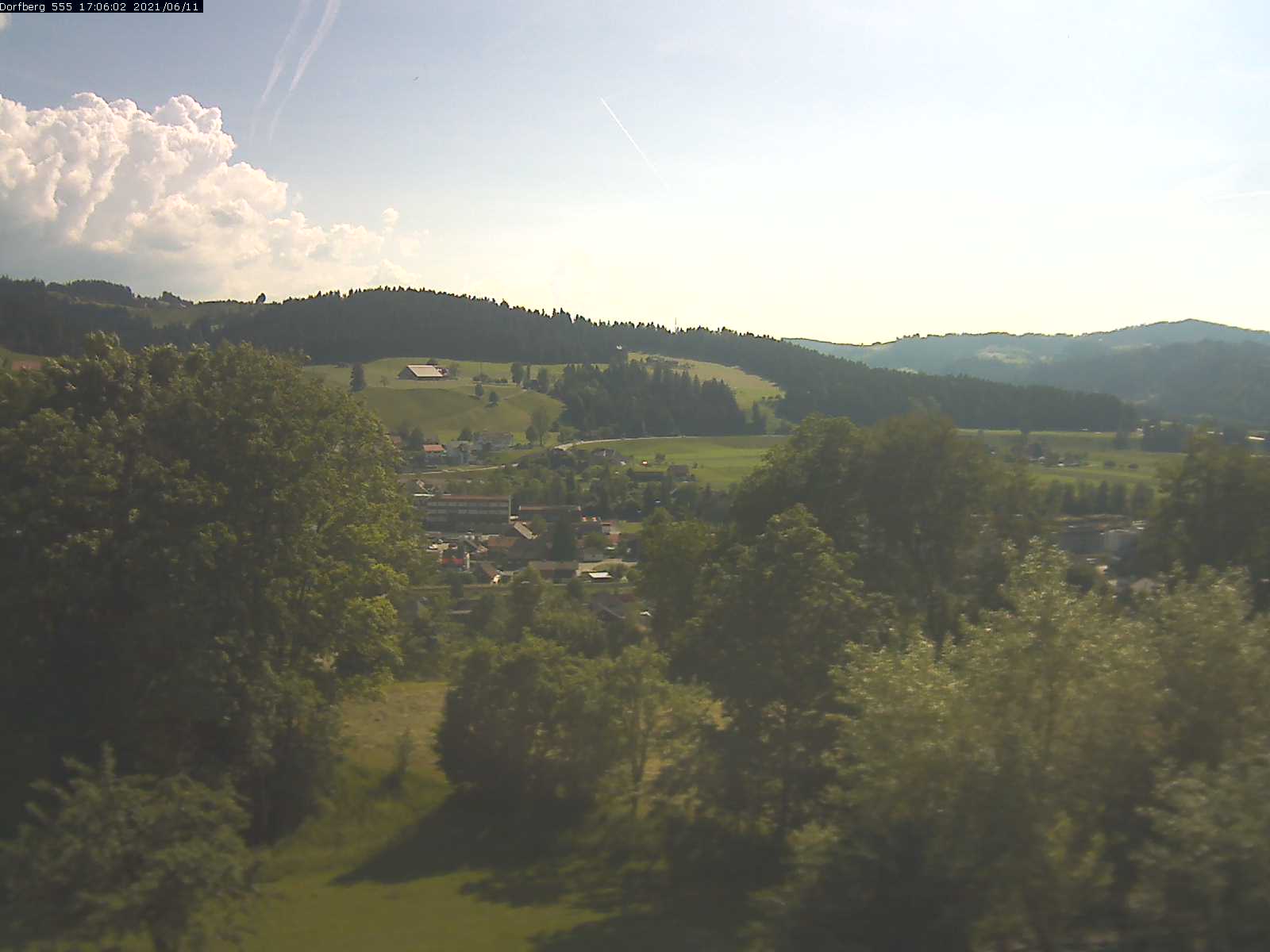 Webcam-Bild: Aussicht vom Dorfberg in Langnau 20210611-170601