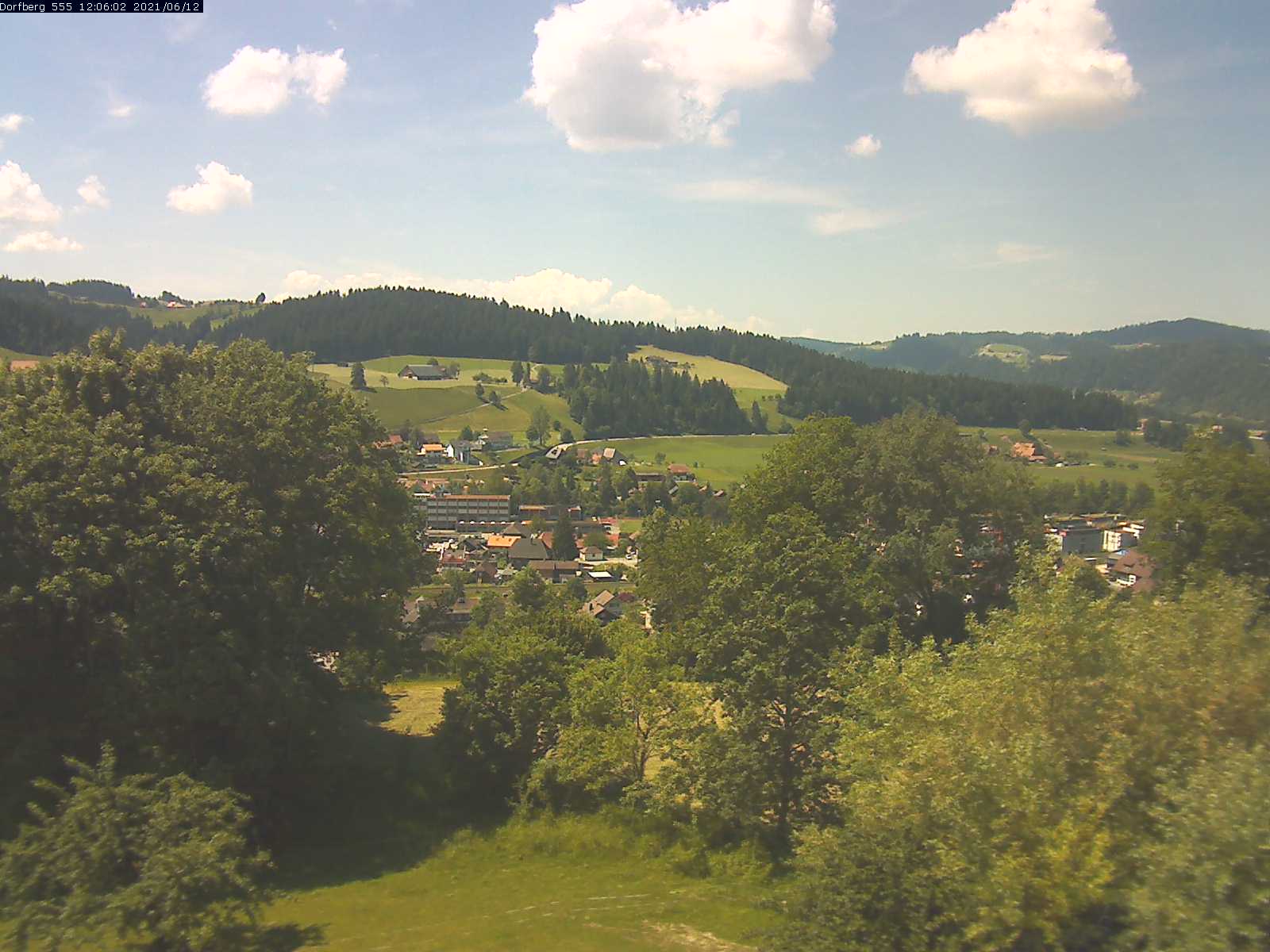 Webcam-Bild: Aussicht vom Dorfberg in Langnau 20210612-120601