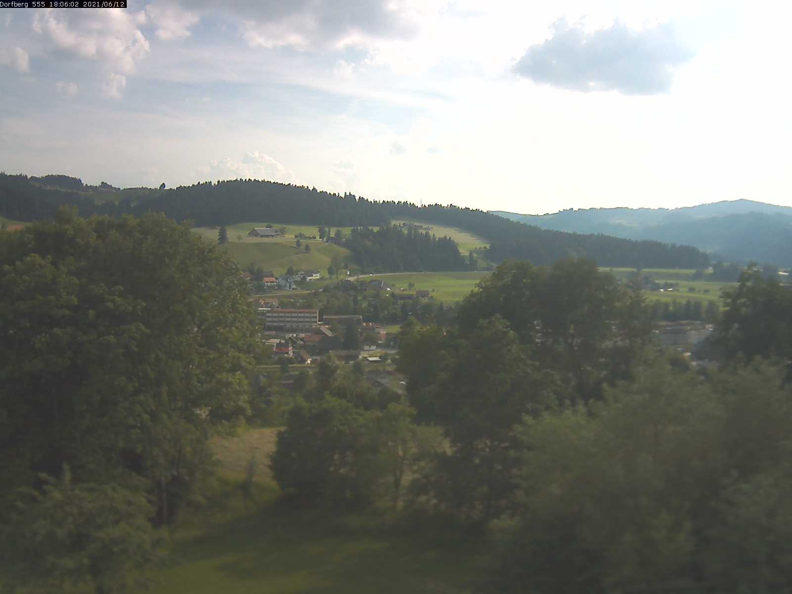 Webcam-Bild: Aussicht vom Dorfberg in Langnau 20210612-180602