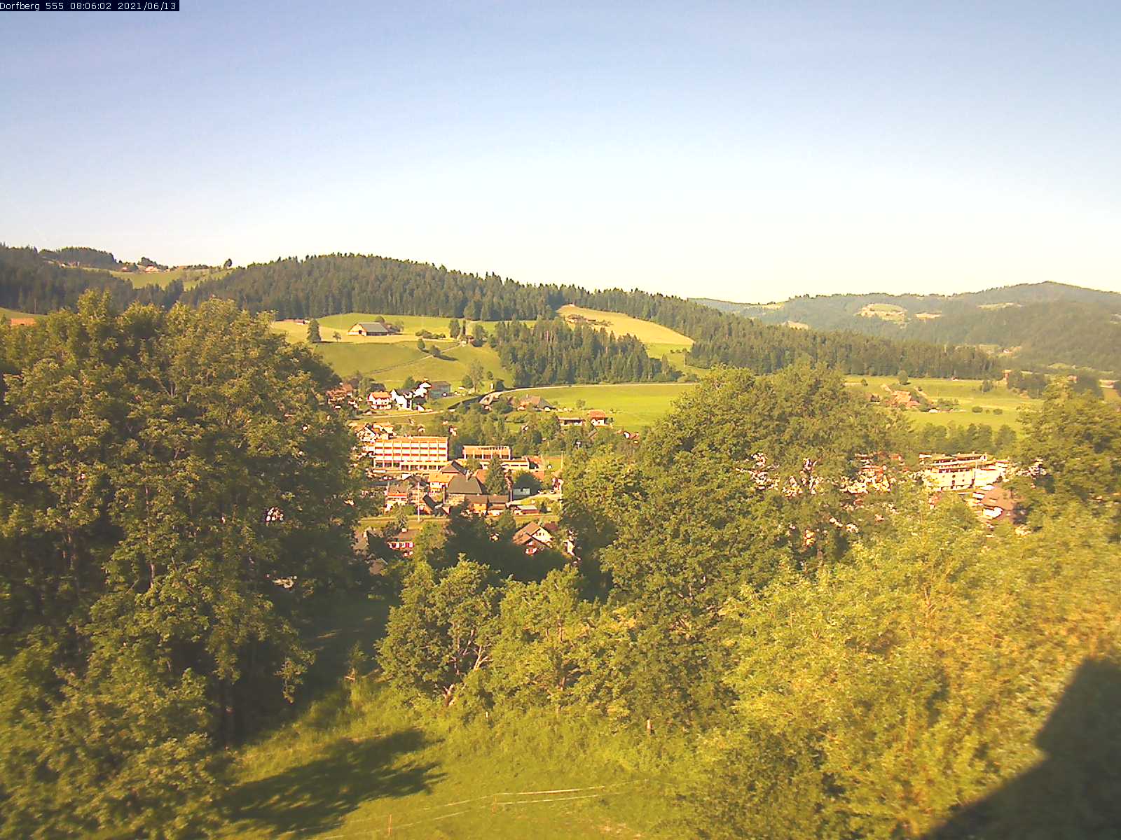 Webcam-Bild: Aussicht vom Dorfberg in Langnau 20210613-080601
