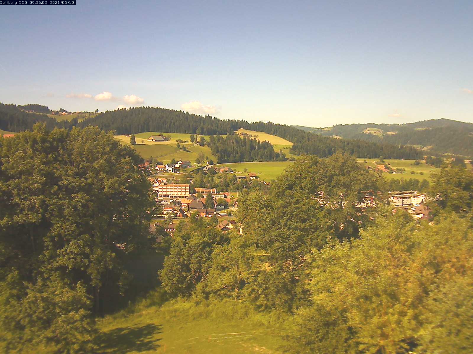 Webcam-Bild: Aussicht vom Dorfberg in Langnau 20210613-090601