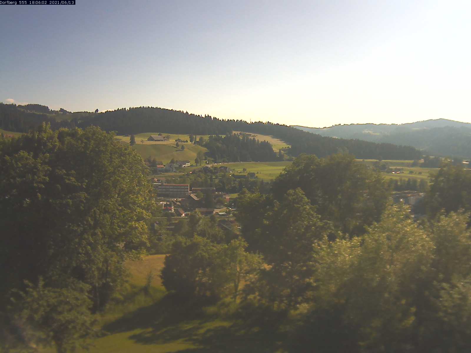 Webcam-Bild: Aussicht vom Dorfberg in Langnau 20210613-180601