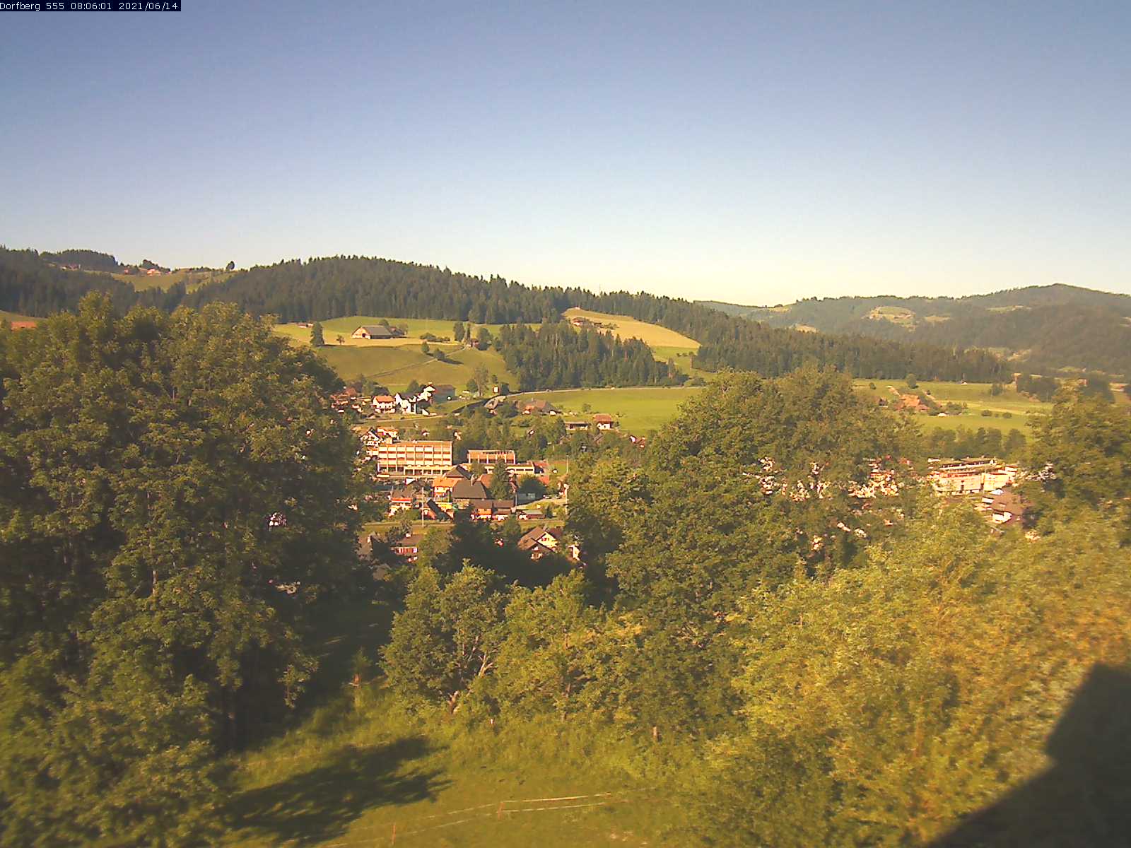 Webcam-Bild: Aussicht vom Dorfberg in Langnau 20210614-080601