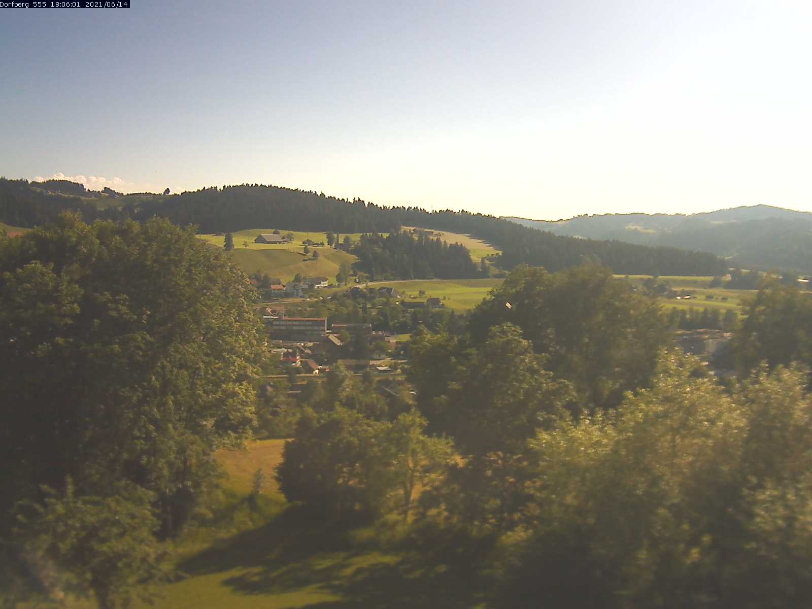 Webcam-Bild: Aussicht vom Dorfberg in Langnau 20210614-180601