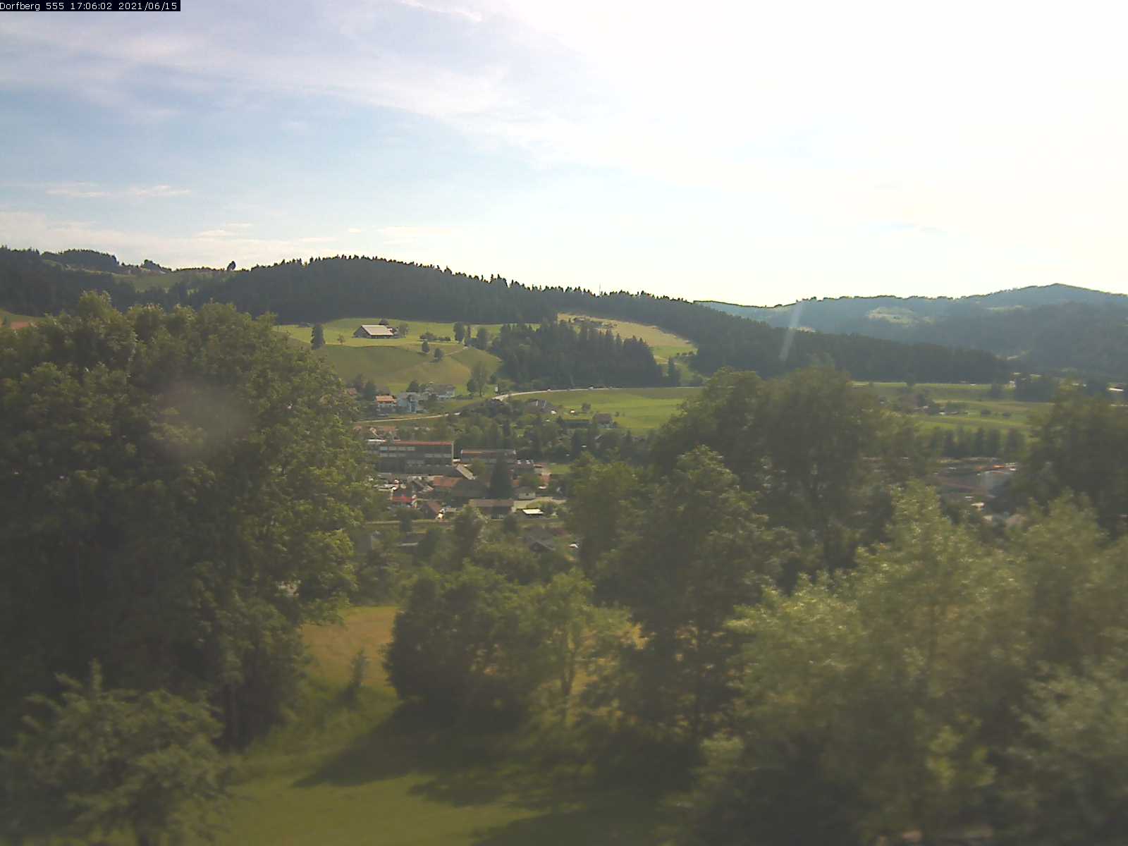 Webcam-Bild: Aussicht vom Dorfberg in Langnau 20210615-170601
