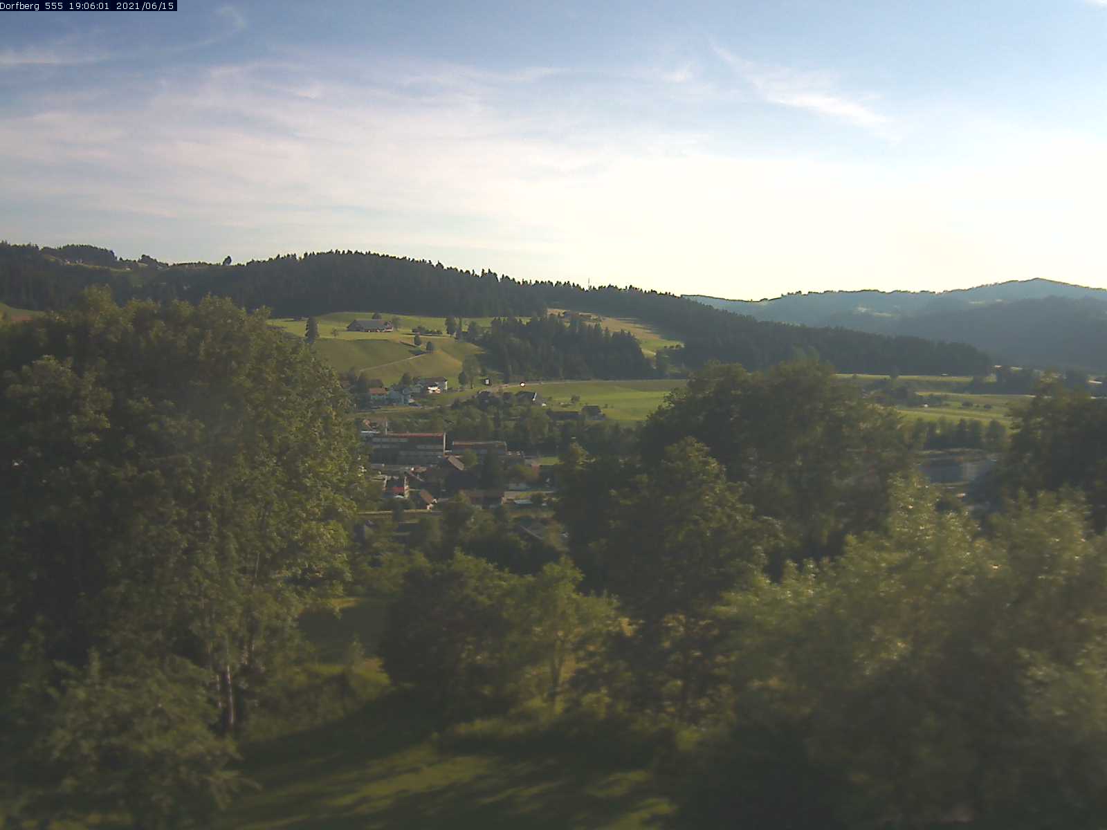 Webcam-Bild: Aussicht vom Dorfberg in Langnau 20210615-190601