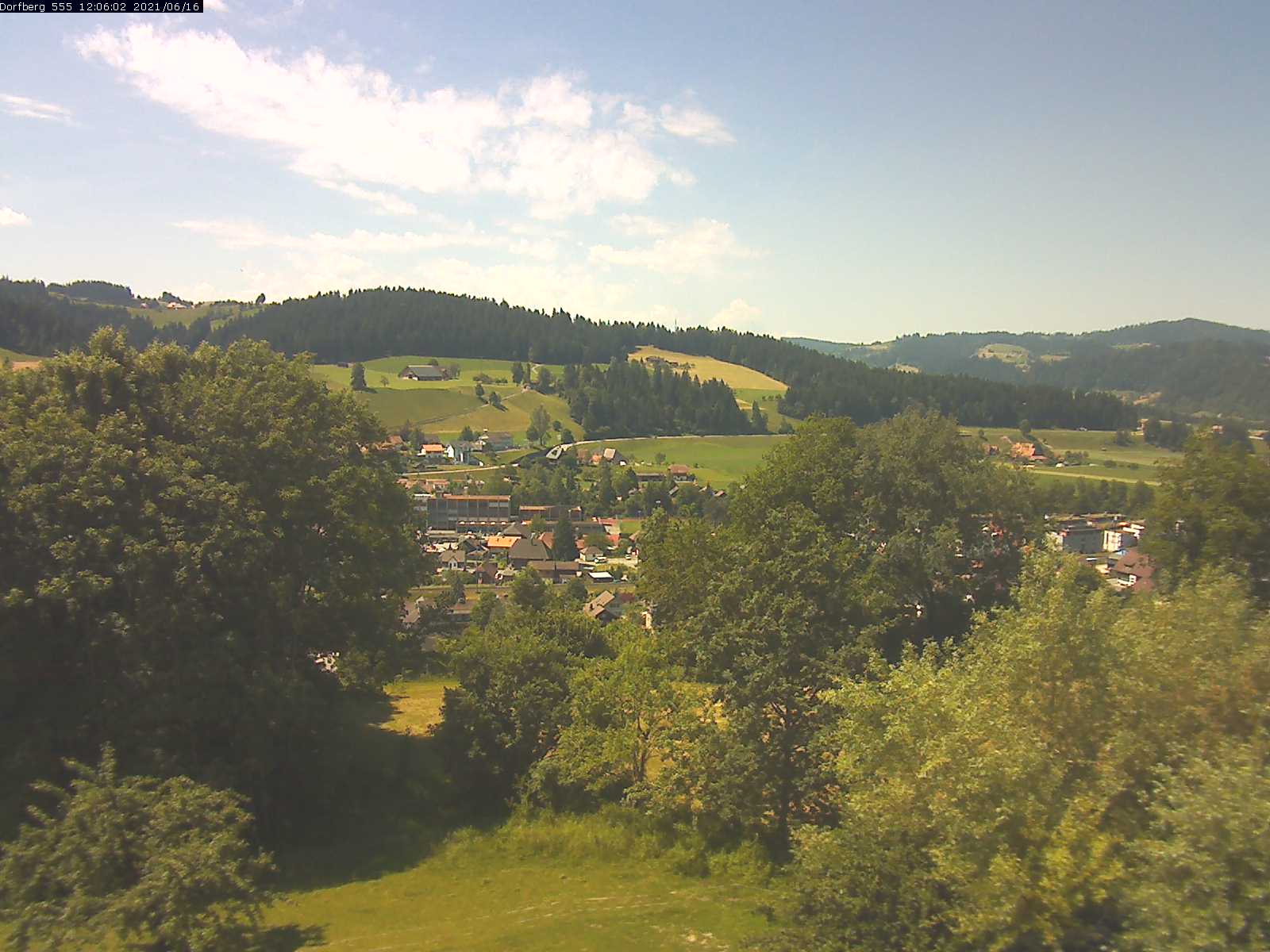 Webcam-Bild: Aussicht vom Dorfberg in Langnau 20210616-120602