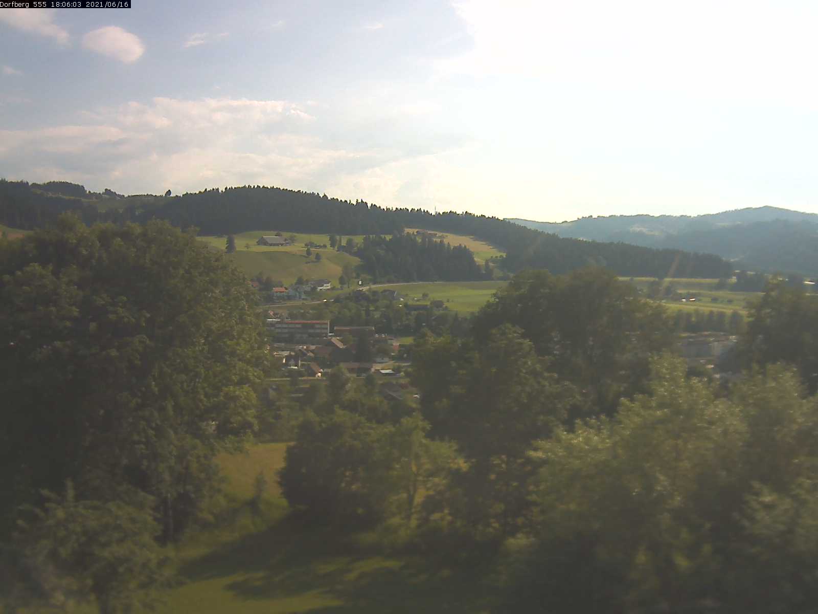 Webcam-Bild: Aussicht vom Dorfberg in Langnau 20210616-180601
