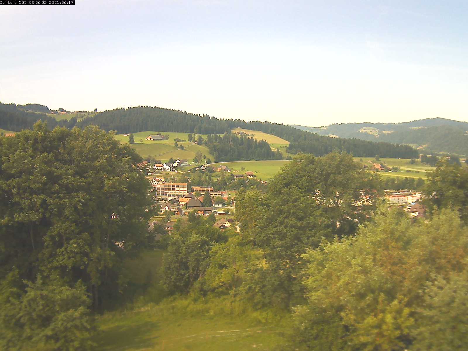 Webcam-Bild: Aussicht vom Dorfberg in Langnau 20210617-090601