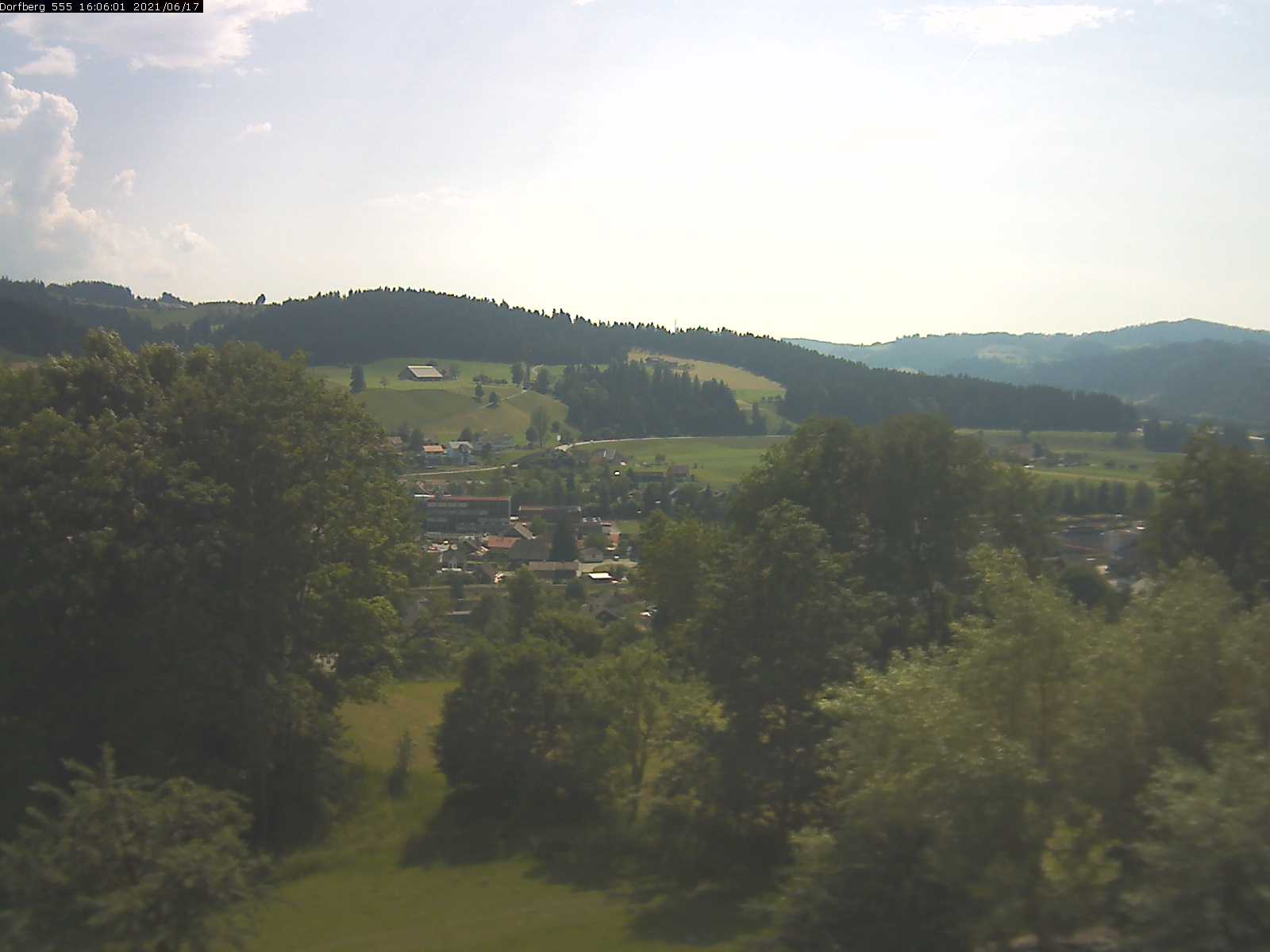 Webcam-Bild: Aussicht vom Dorfberg in Langnau 20210617-160601