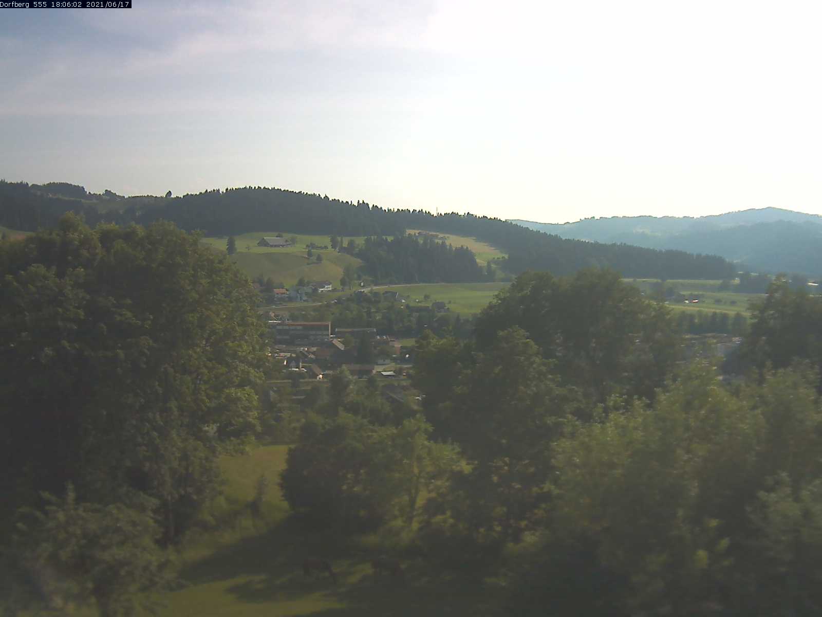 Webcam-Bild: Aussicht vom Dorfberg in Langnau 20210617-180601