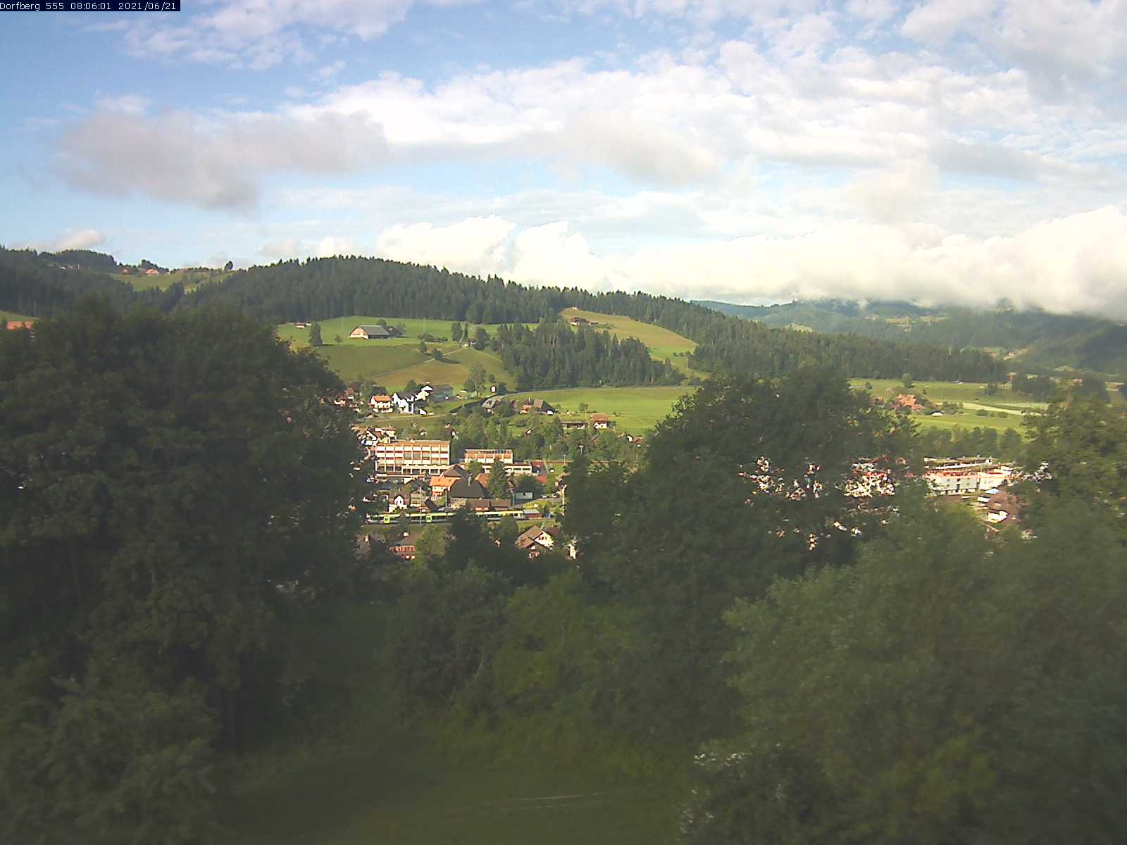 Webcam-Bild: Aussicht vom Dorfberg in Langnau 20210621-080601