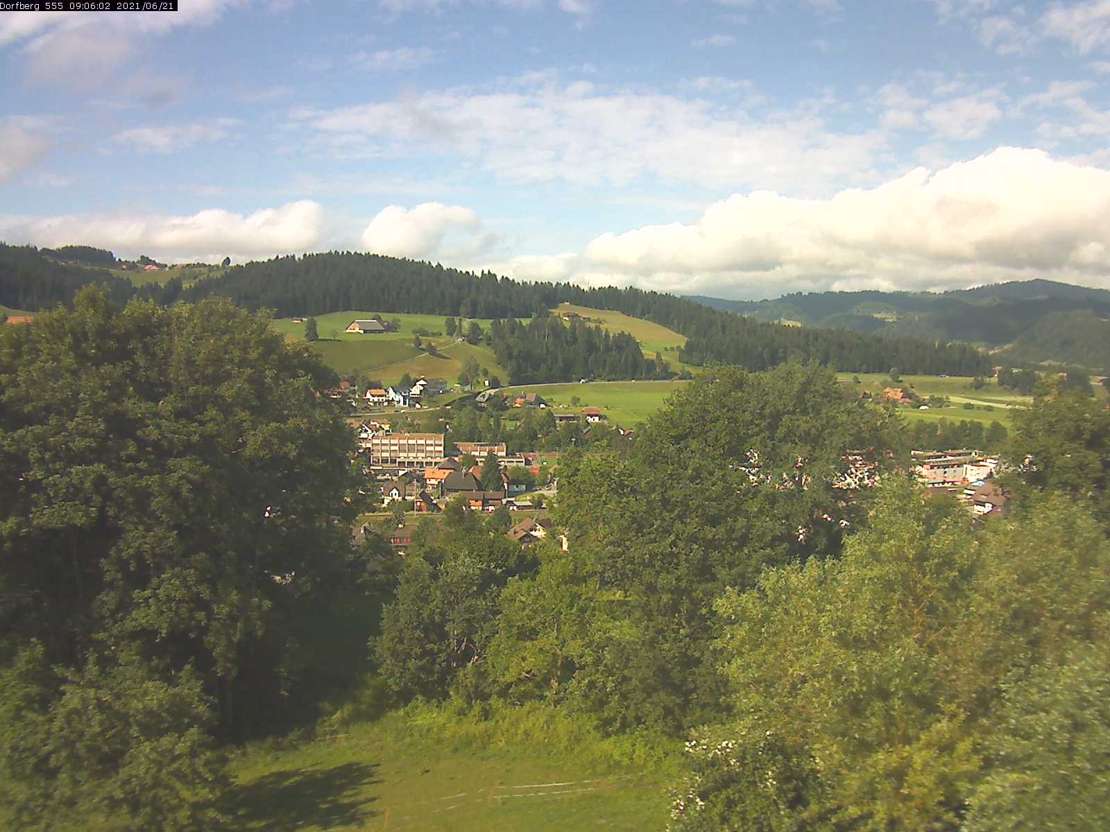 Webcam-Bild: Aussicht vom Dorfberg in Langnau 20210621-090601