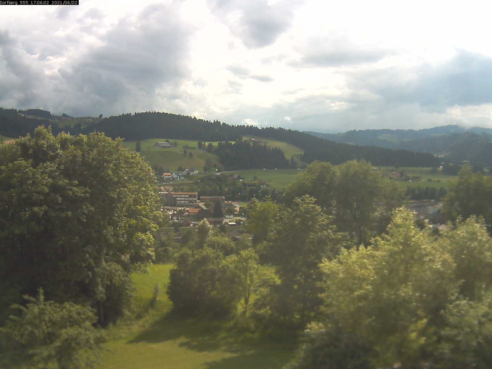 Webcam-Bild: Aussicht vom Dorfberg in Langnau 20210622-170601