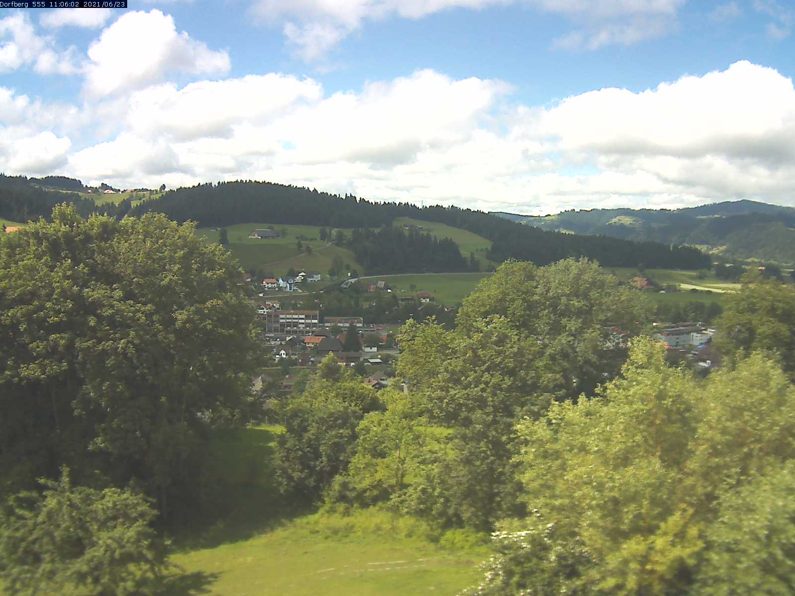 Webcam-Bild: Aussicht vom Dorfberg in Langnau 20210623-110601
