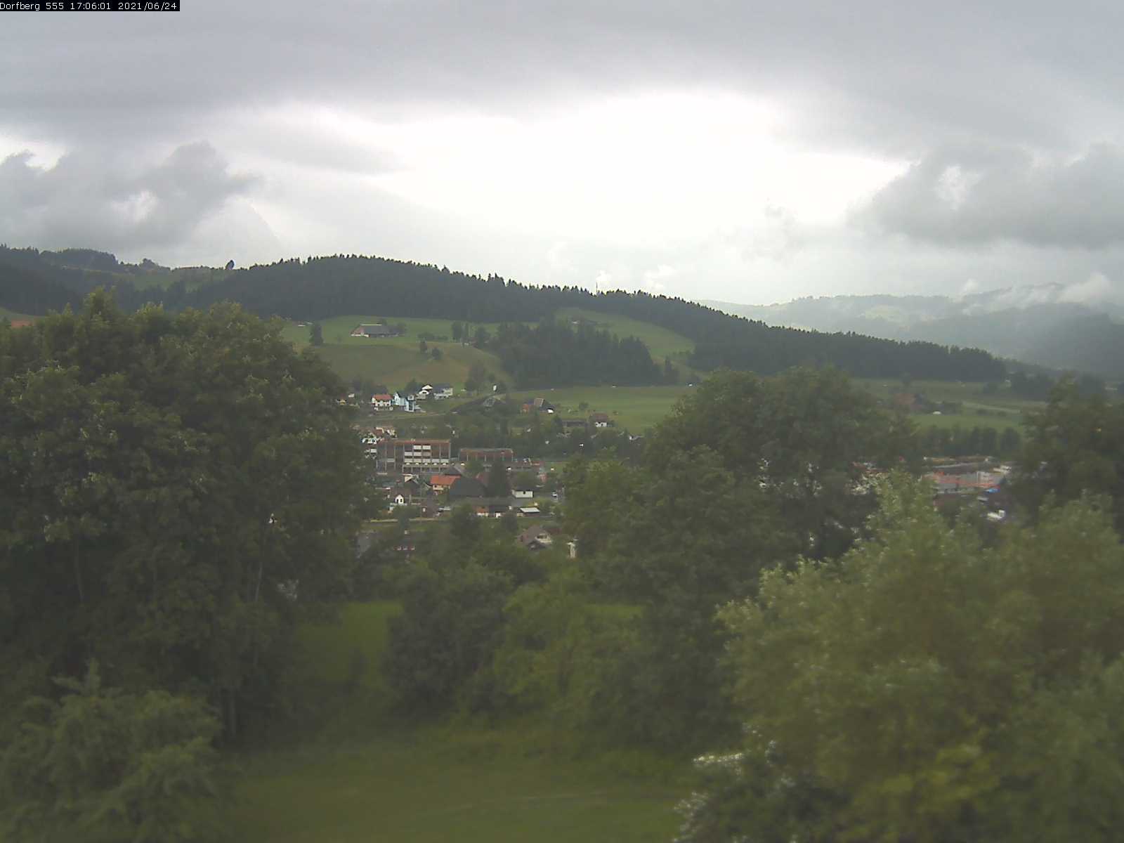 Webcam-Bild: Aussicht vom Dorfberg in Langnau 20210624-170601