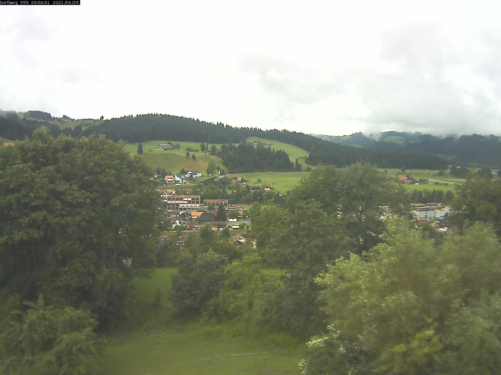 Webcam-Bild: Aussicht vom Dorfberg in Langnau 20210625-090601