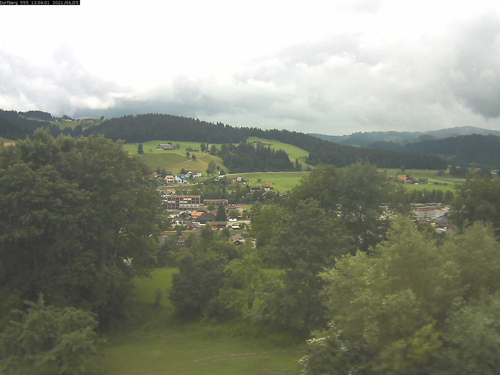 Webcam-Bild: Aussicht vom Dorfberg in Langnau 20210625-120601