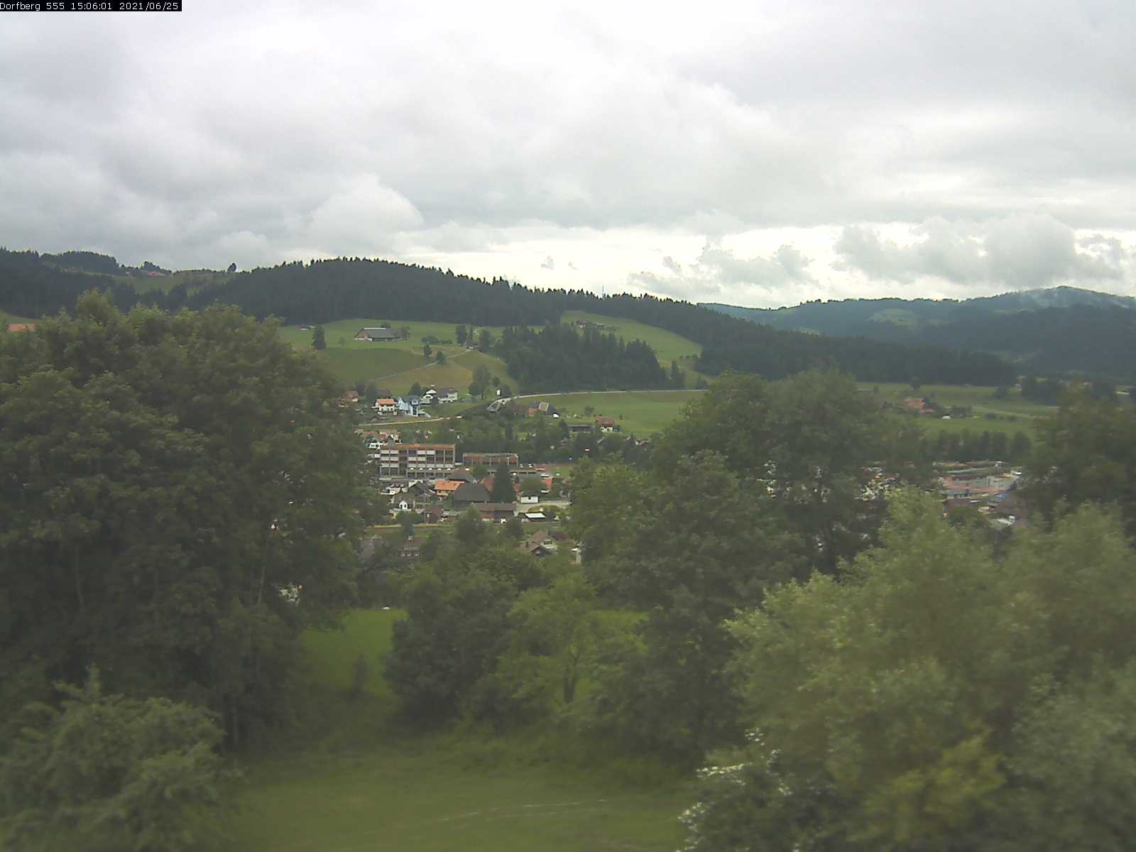 Webcam-Bild: Aussicht vom Dorfberg in Langnau 20210625-150601