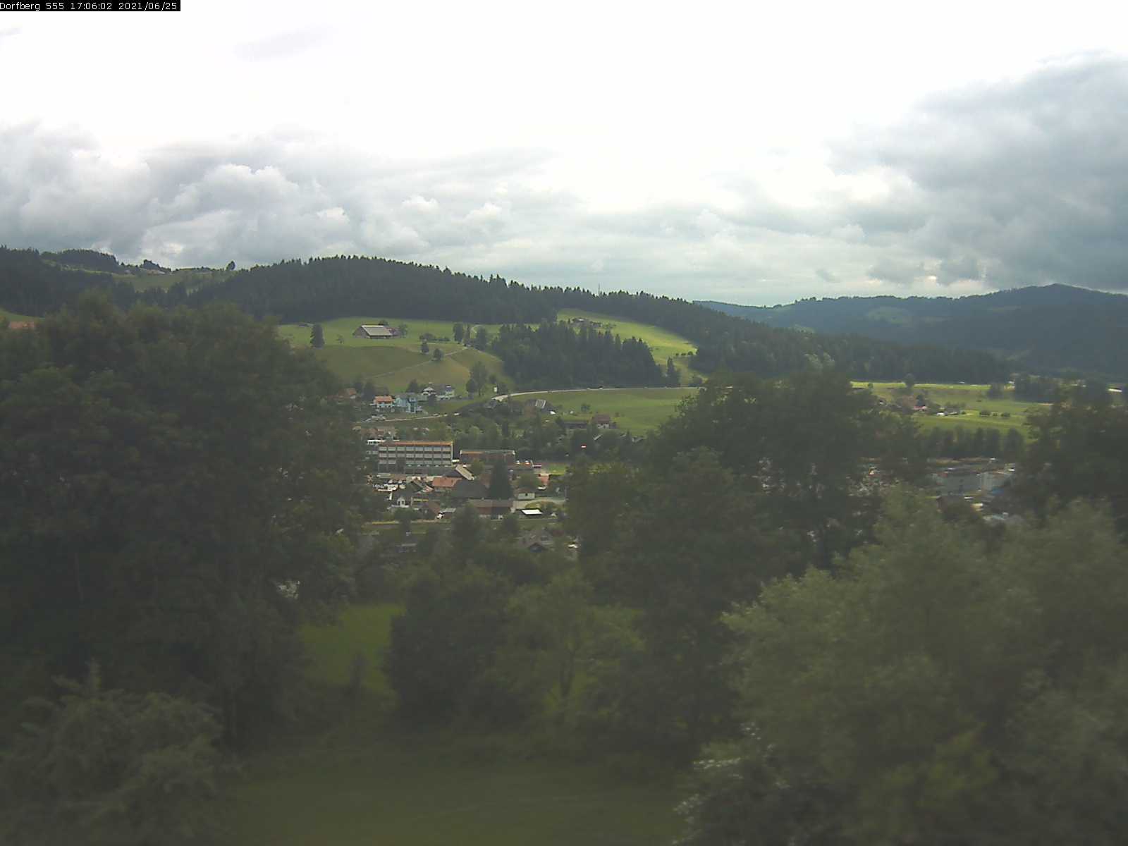 Webcam-Bild: Aussicht vom Dorfberg in Langnau 20210625-170601