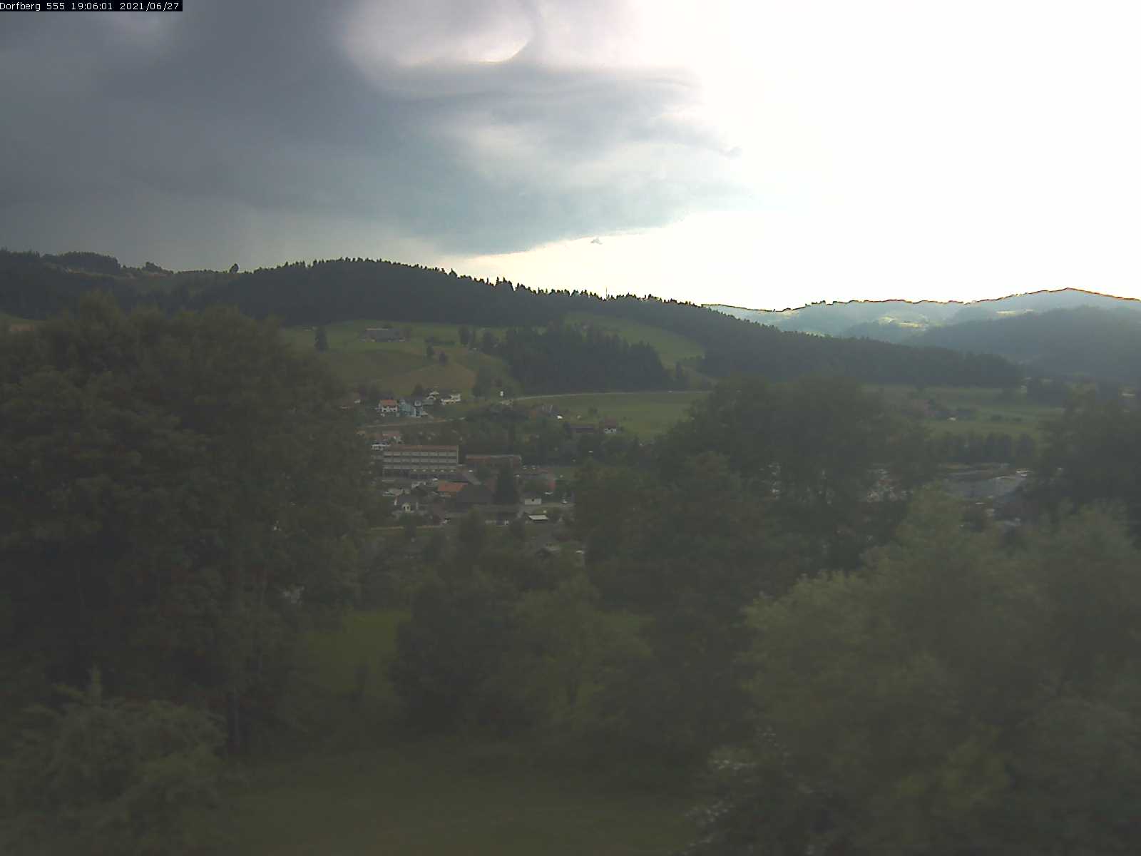 Webcam-Bild: Aussicht vom Dorfberg in Langnau 20210627-190601