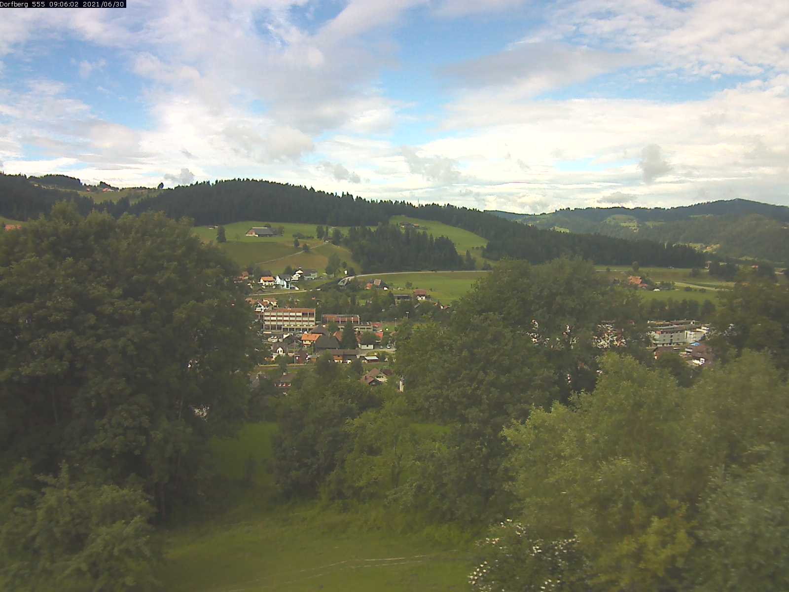 Webcam-Bild: Aussicht vom Dorfberg in Langnau 20210630-090601