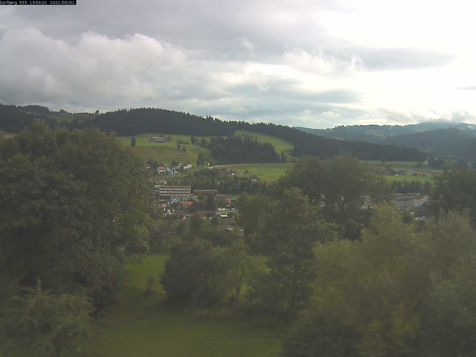 Webcam-Bild: Aussicht vom Dorfberg in Langnau 20210801-190601
