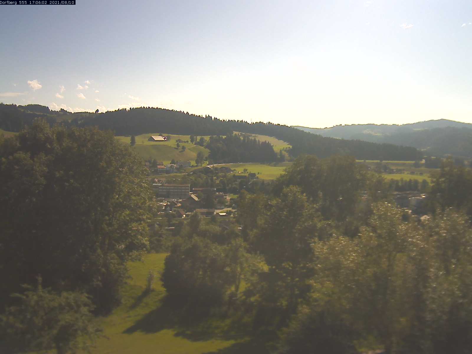Webcam-Bild: Aussicht vom Dorfberg in Langnau 20210810-170601