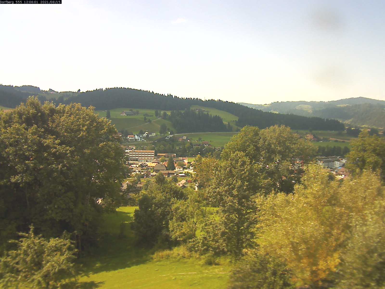 Webcam-Bild: Aussicht vom Dorfberg in Langnau 20210815-120601