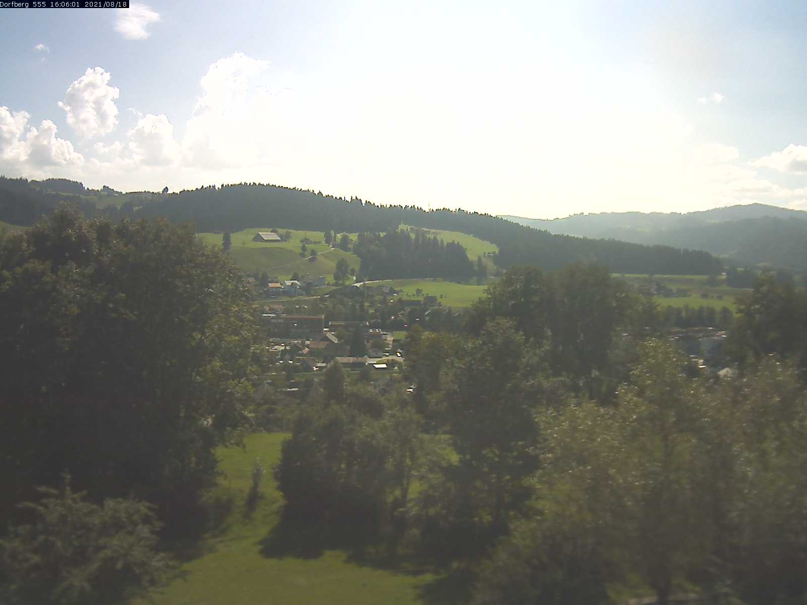 Webcam-Bild: Aussicht vom Dorfberg in Langnau 20210818-160601