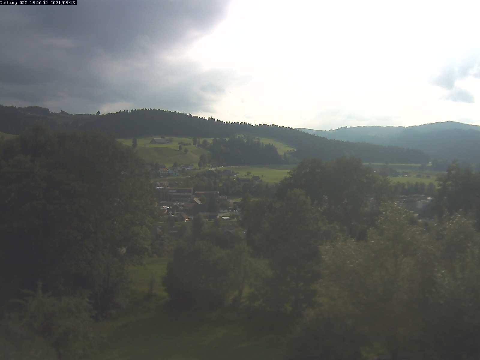 Webcam-Bild: Aussicht vom Dorfberg in Langnau 20210819-180601