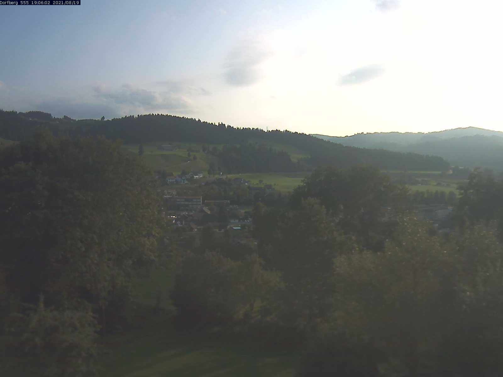 Webcam-Bild: Aussicht vom Dorfberg in Langnau 20210819-190601