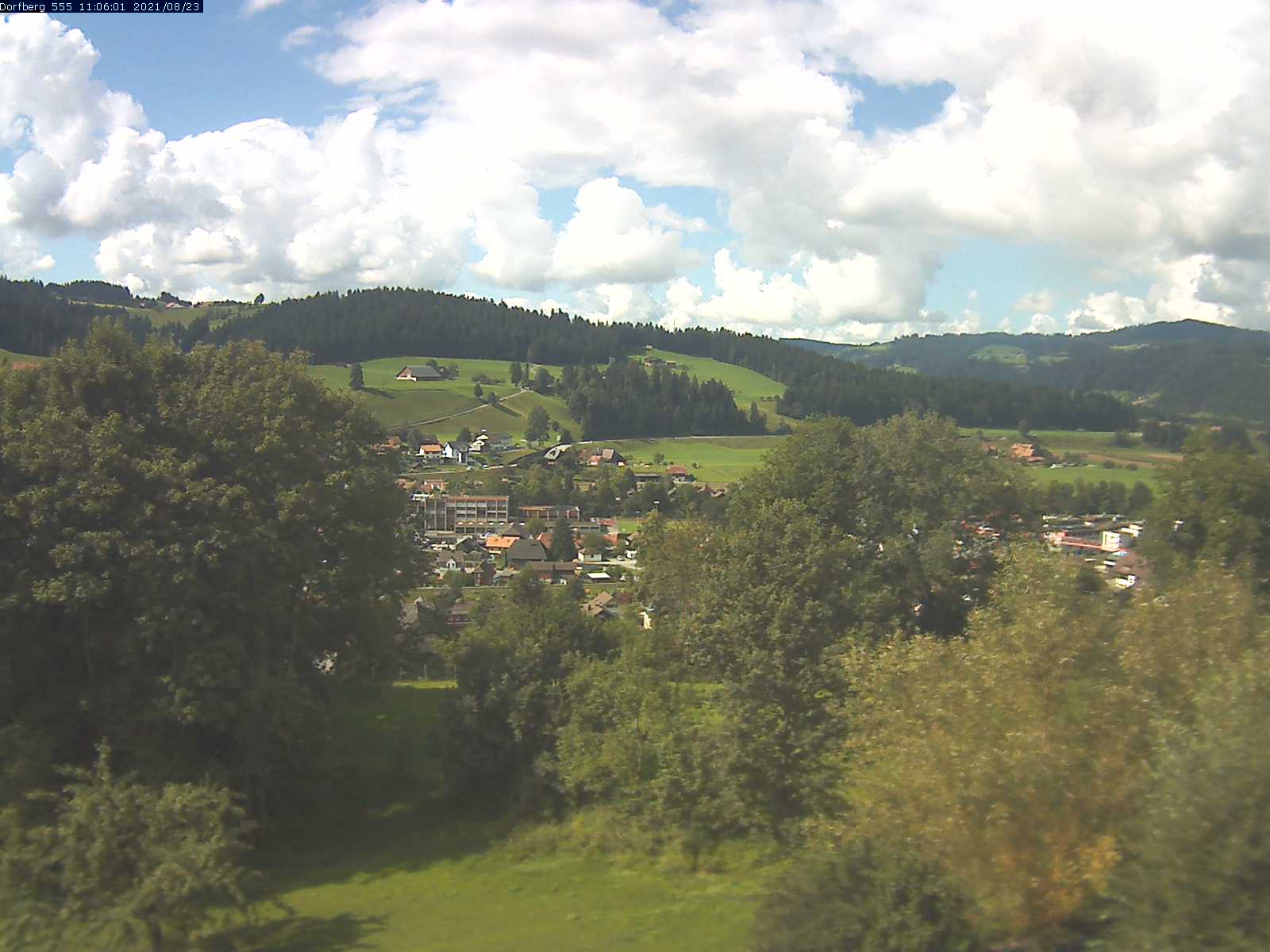 Webcam-Bild: Aussicht vom Dorfberg in Langnau 20210823-110601