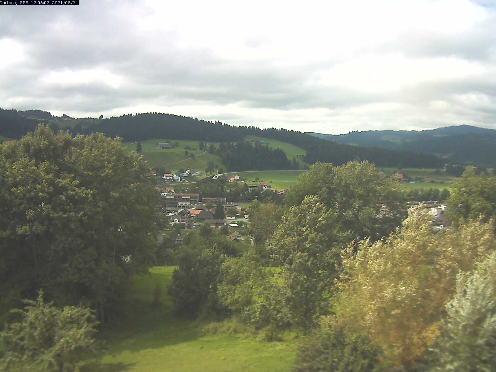 Webcam-Bild: Aussicht vom Dorfberg in Langnau 20210824-120601