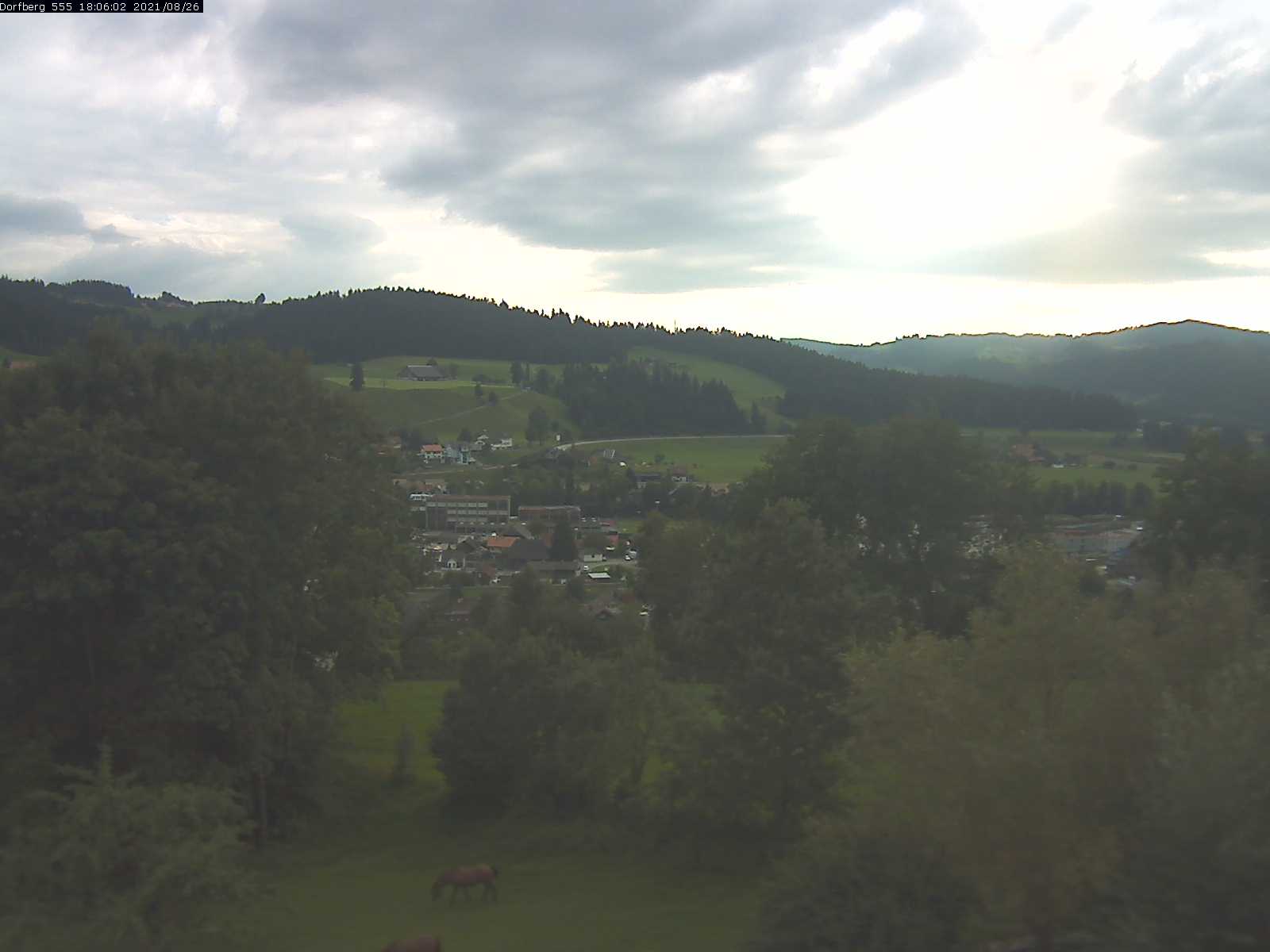 Webcam-Bild: Aussicht vom Dorfberg in Langnau 20210826-180601