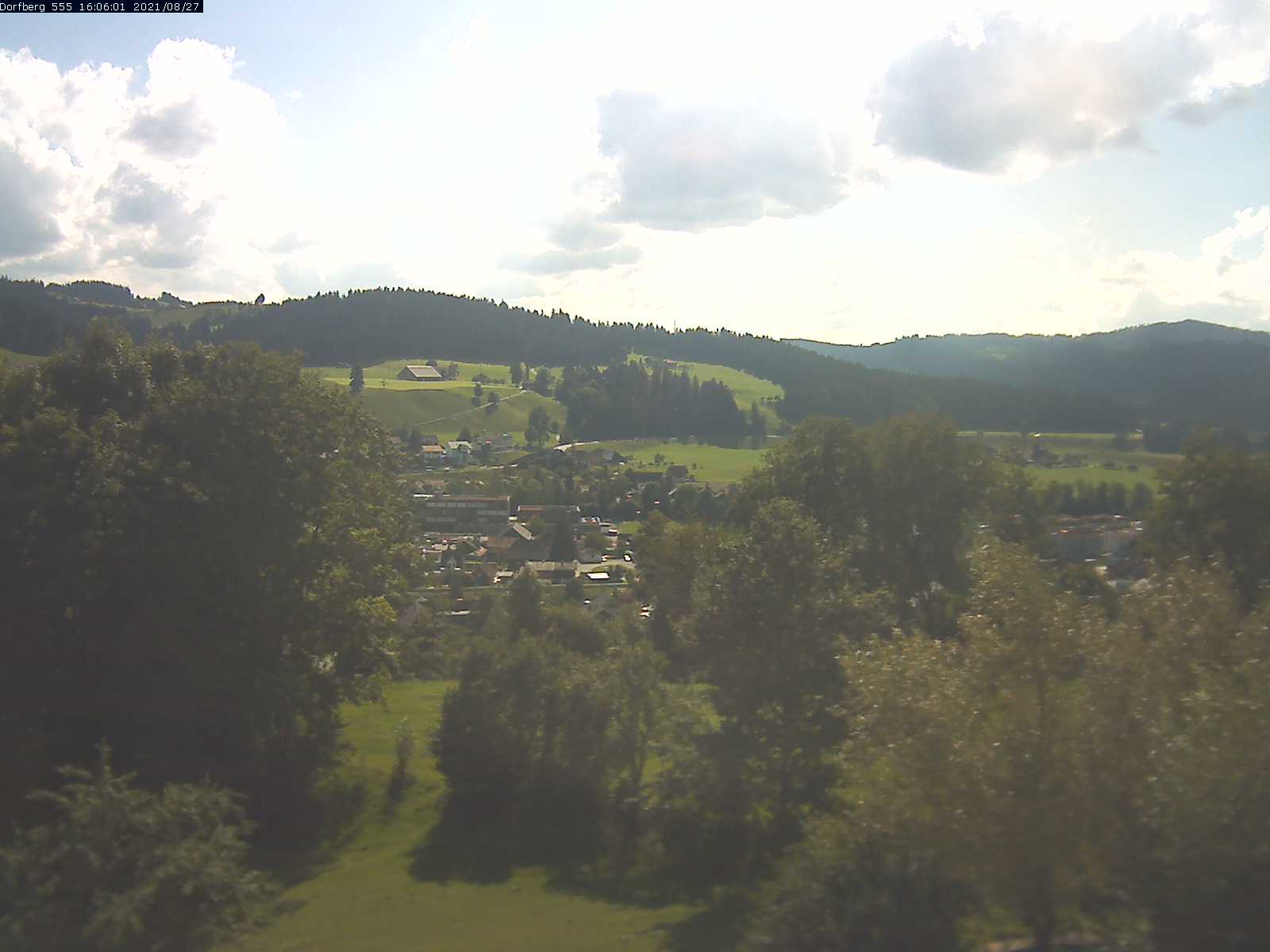 Webcam-Bild: Aussicht vom Dorfberg in Langnau 20210827-160601