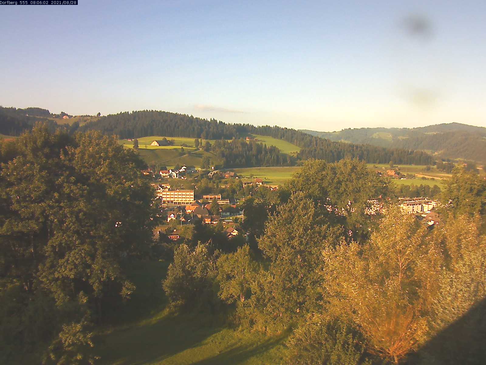 Webcam-Bild: Aussicht vom Dorfberg in Langnau 20210828-080601