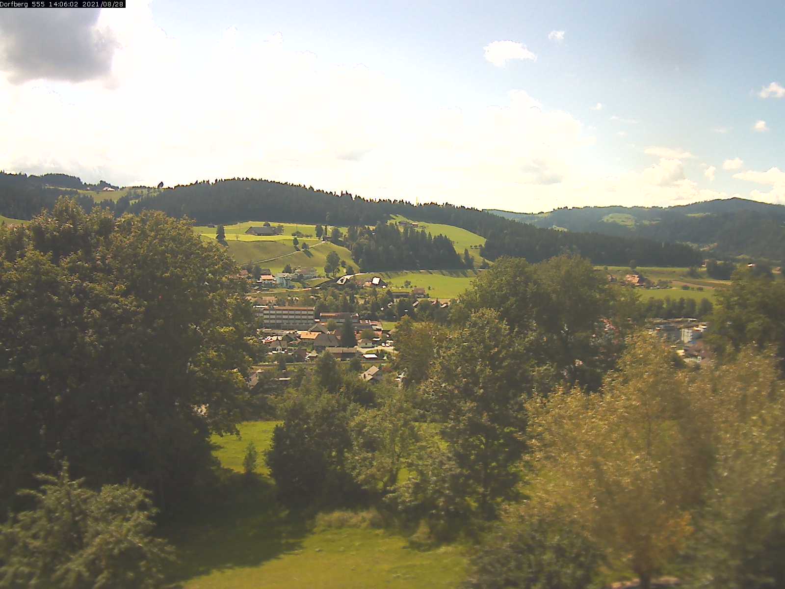 Webcam-Bild: Aussicht vom Dorfberg in Langnau 20210828-140601