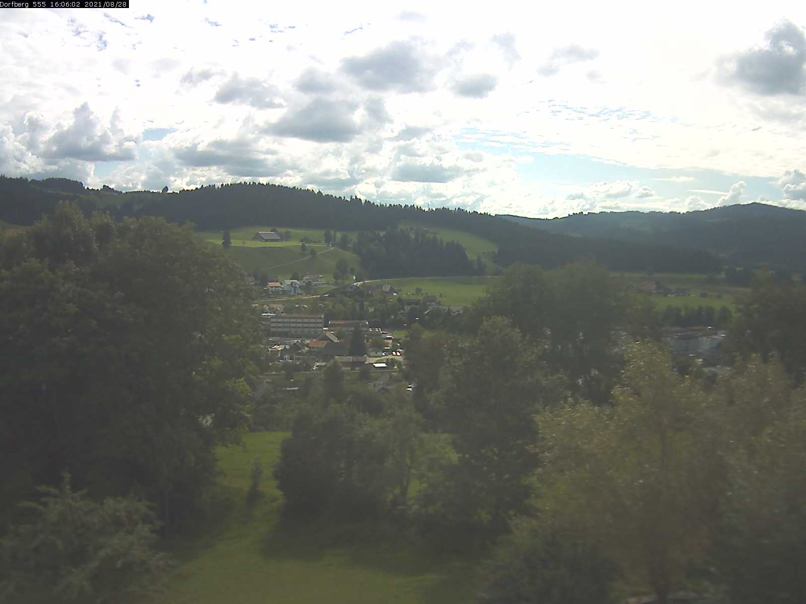 Webcam-Bild: Aussicht vom Dorfberg in Langnau 20210828-160601