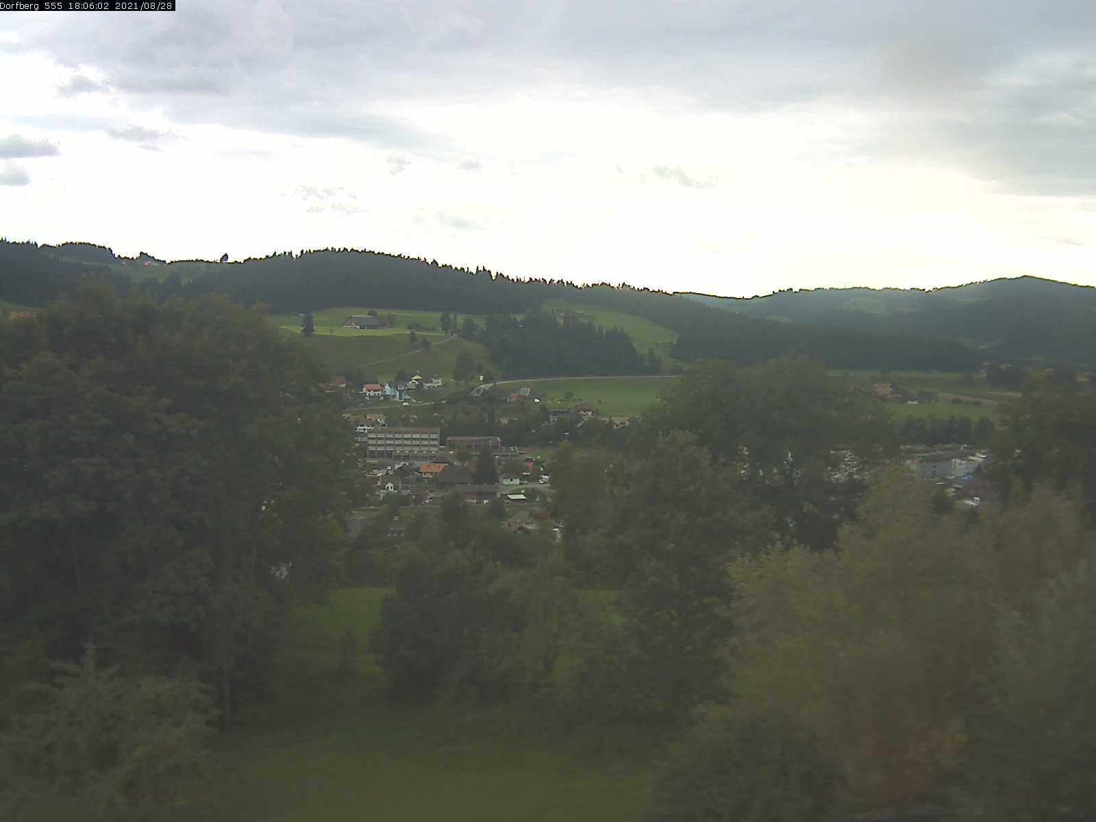 Webcam-Bild: Aussicht vom Dorfberg in Langnau 20210828-180601