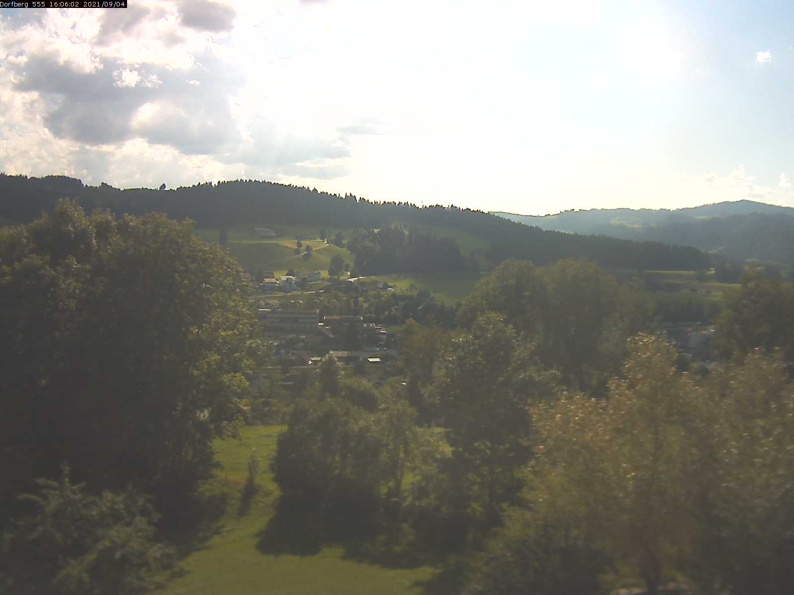 Webcam-Bild: Aussicht vom Dorfberg in Langnau 20210904-160601
