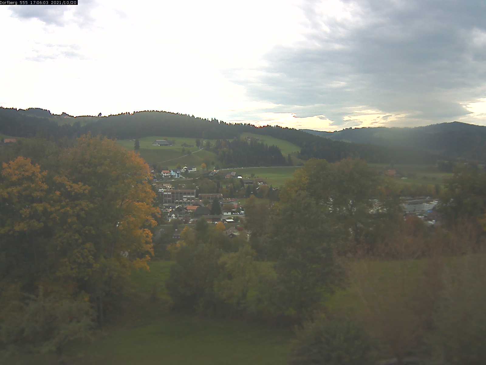 Webcam-Bild: Aussicht vom Dorfberg in Langnau 20211020-170601