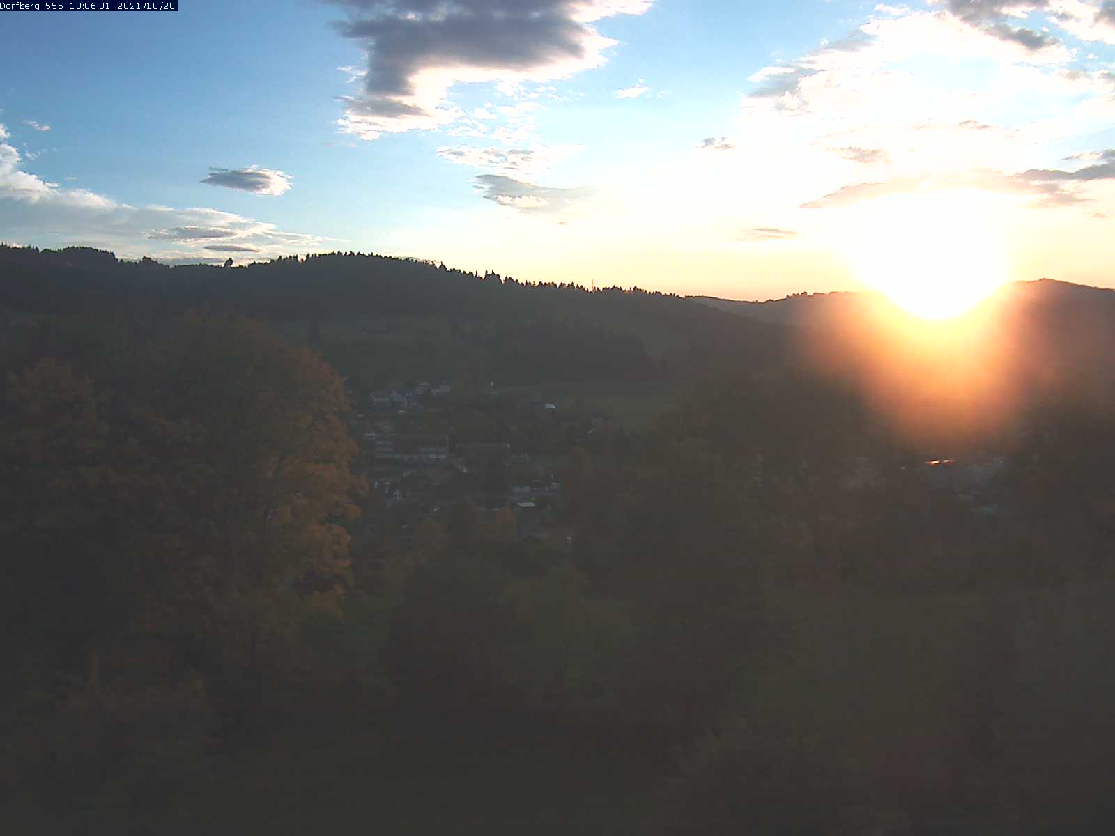 Webcam-Bild: Aussicht vom Dorfberg in Langnau 20211020-180601