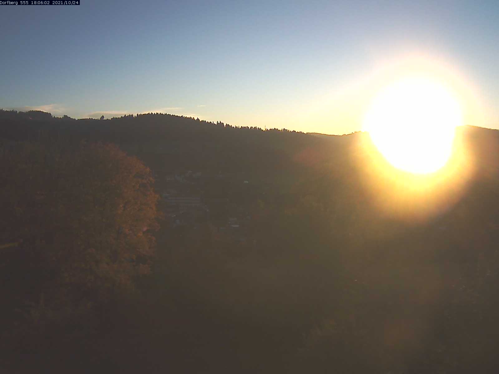 Webcam-Bild: Aussicht vom Dorfberg in Langnau 20211024-180601