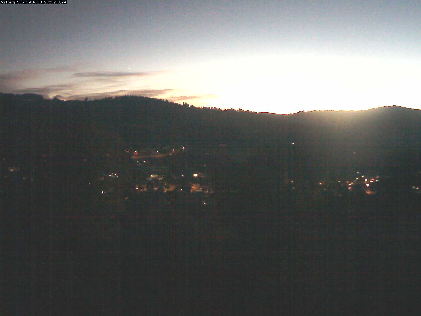 Webcam-Bild: Aussicht vom Dorfberg in Langnau 20211024-190601
