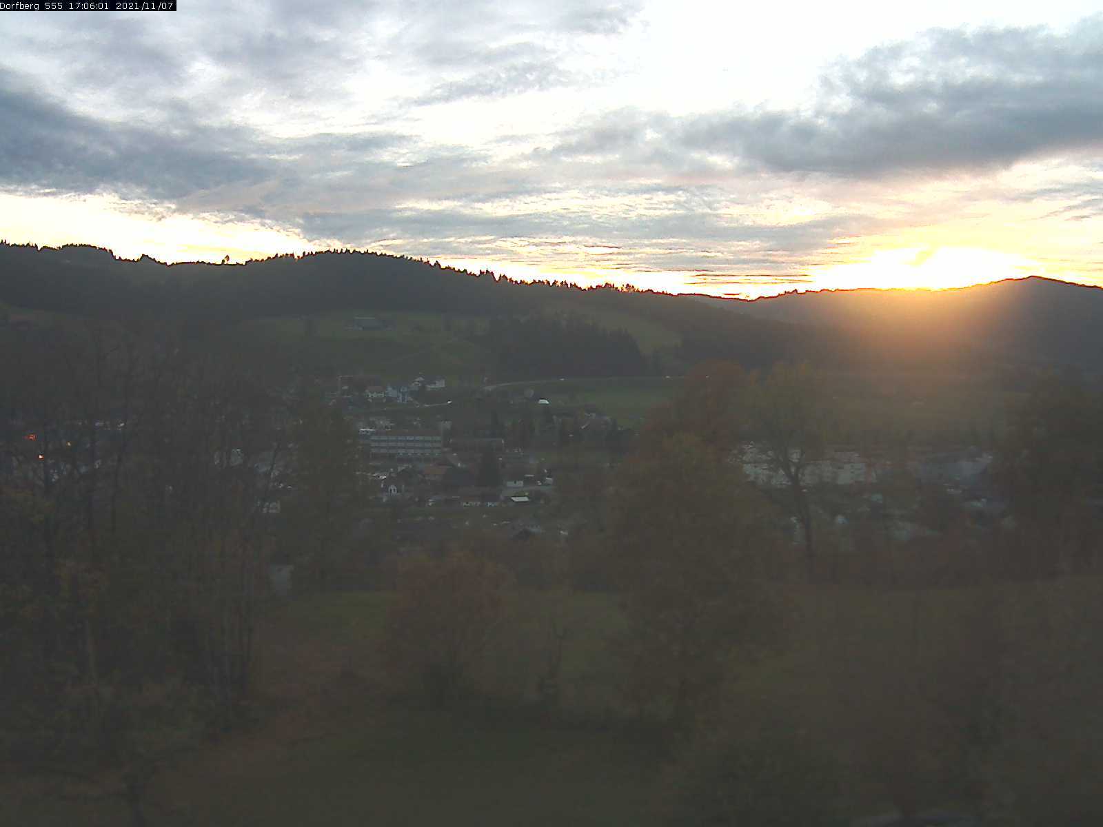 Webcam-Bild: Aussicht vom Dorfberg in Langnau 20211107-170601