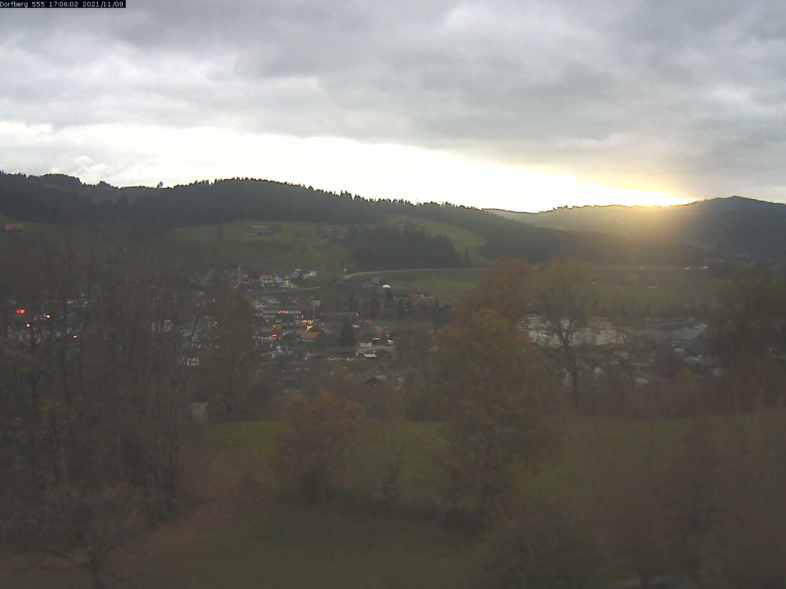 Webcam-Bild: Aussicht vom Dorfberg in Langnau 20211108-170601