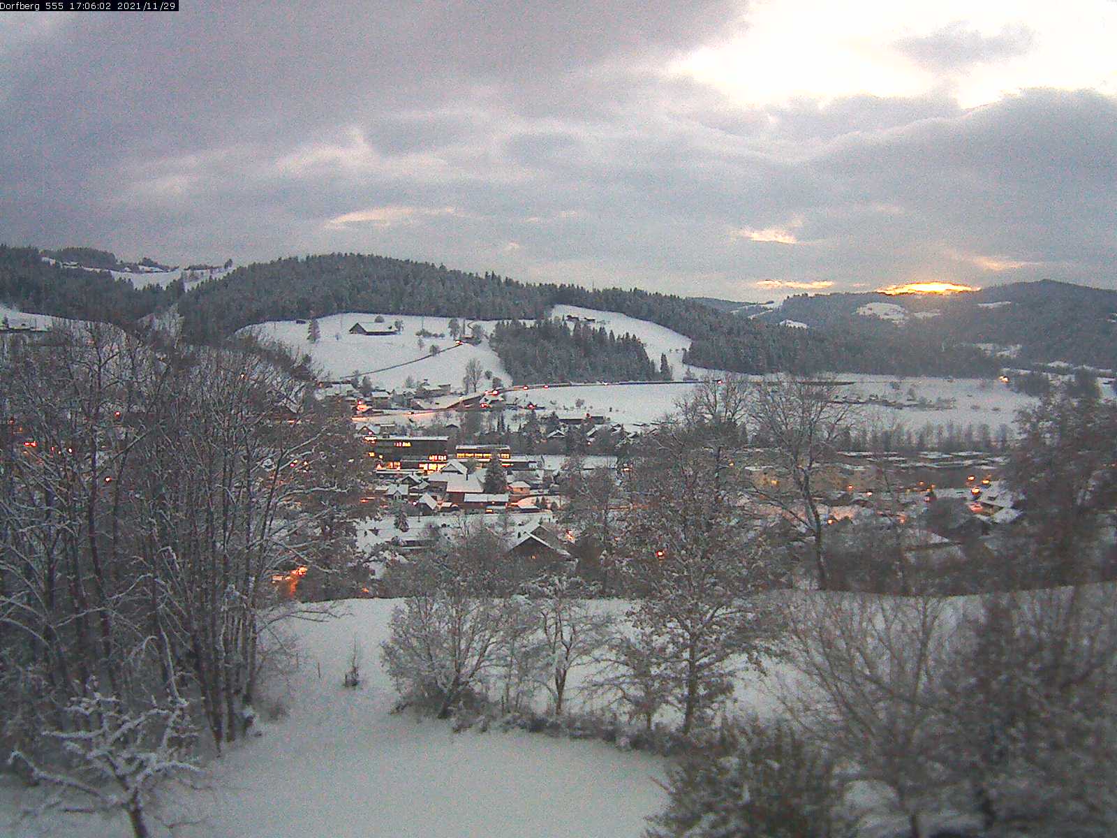 Webcam-Bild: Aussicht vom Dorfberg in Langnau 20211129-170601
